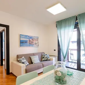 Dock Of The Bay Genova: Waterfront With Porto Antico Views Apartment